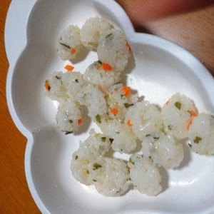 手づかみ食べ離乳食 ツナと海苔の一口おにぎり レシピ 作り方 By johncompany 楽天レシピ 手づかみ食べ離乳食 ツナと海苔の一口おにぎり レシピ 作り方 By johncompany 楽天レシピ